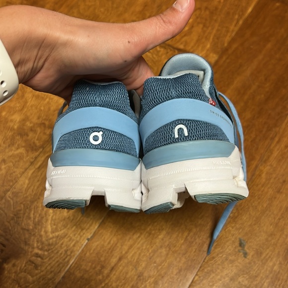 On cloud - Picture 5 of 5